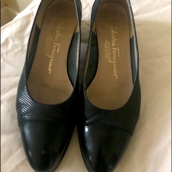 Navy blue Ferragamo shoes - Picture 1 of 4